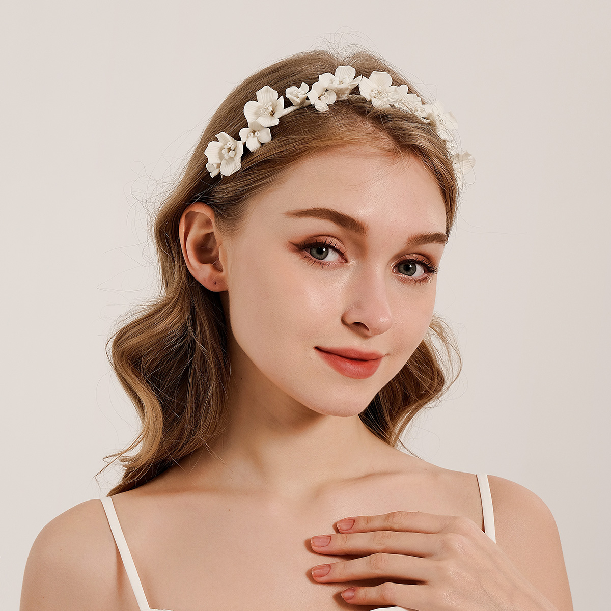 Efily Bride White Flower Hair  - đánh giá và giá Wedding Supply List