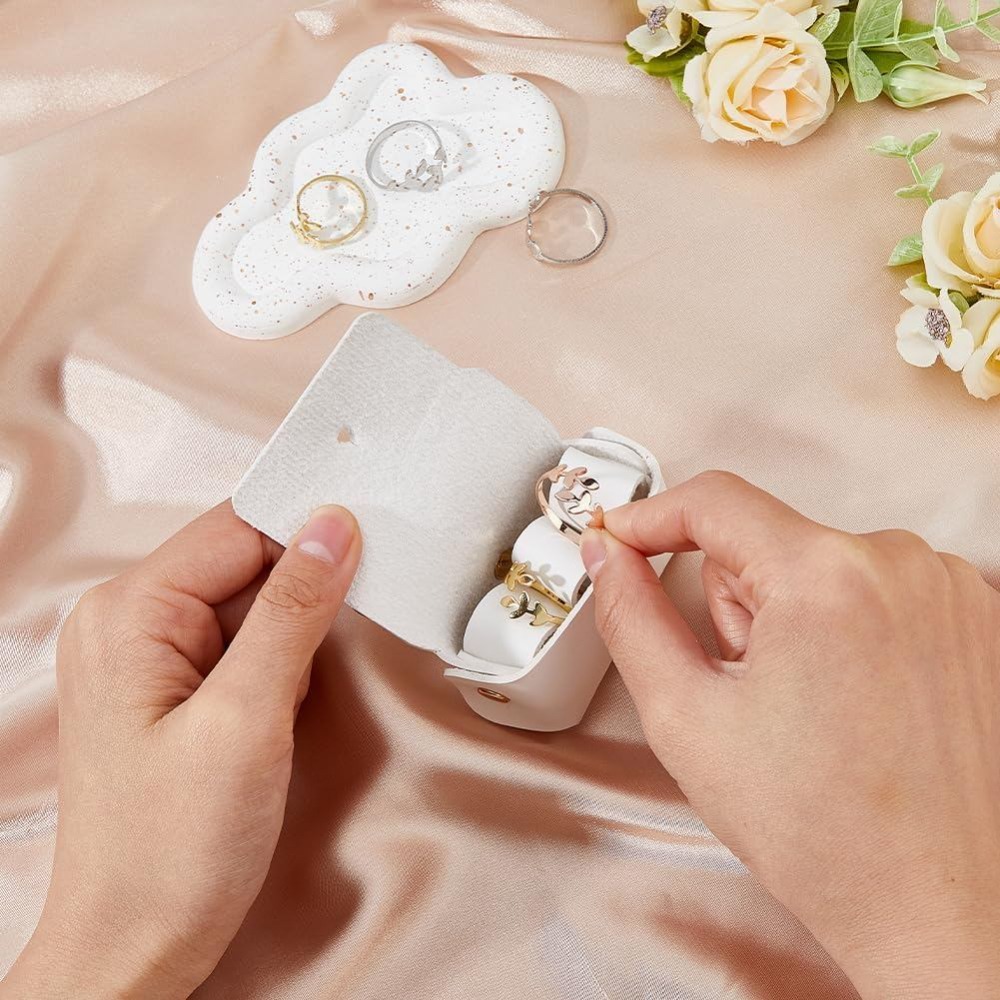 White Dog Ring Bearer Holder L - đánh giá và giá Wedding Supply.Box